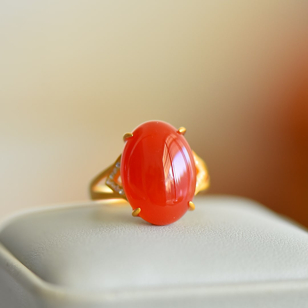 An Exquisite Sterling Silver-Gold Plated Inlaid Agate Ring: An Exquisite Sterling Silver-Gold Plated Inlaid Agate Ring,Size:0.5inx0.7in 纯银镀金镶玛瑙戒指