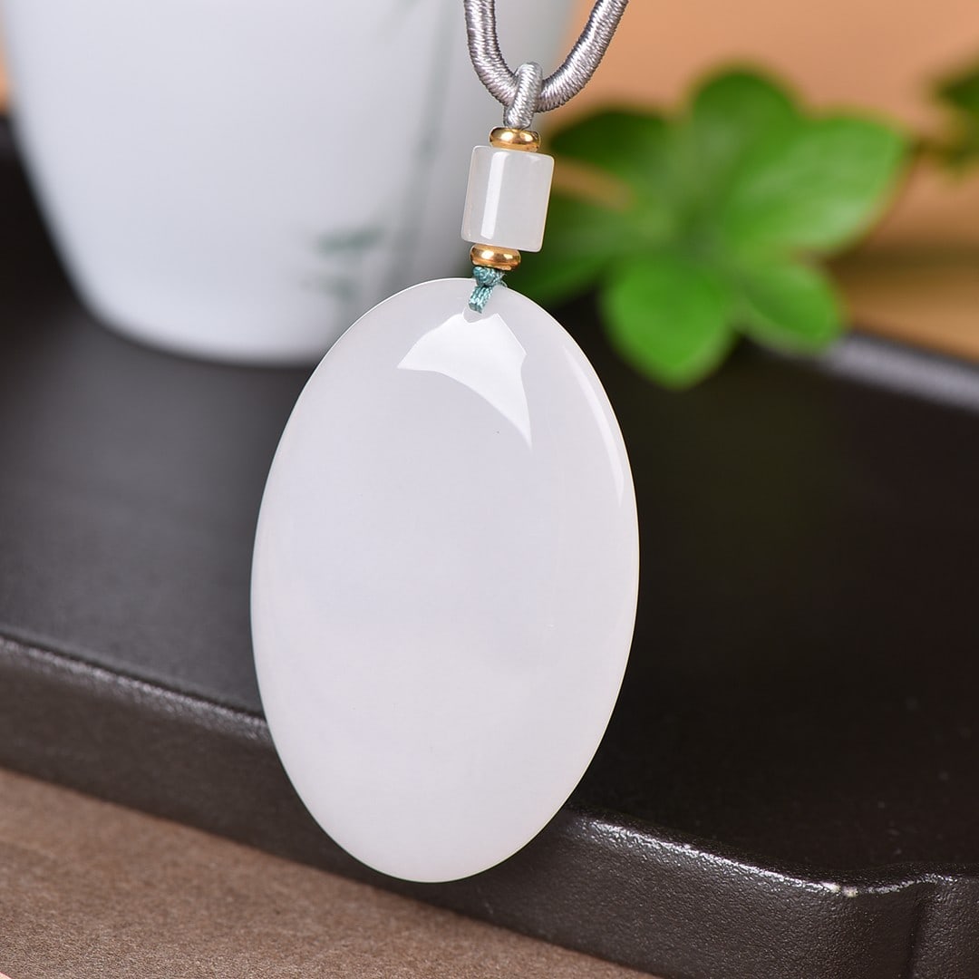An Exquisite White Jade Pendant - 3