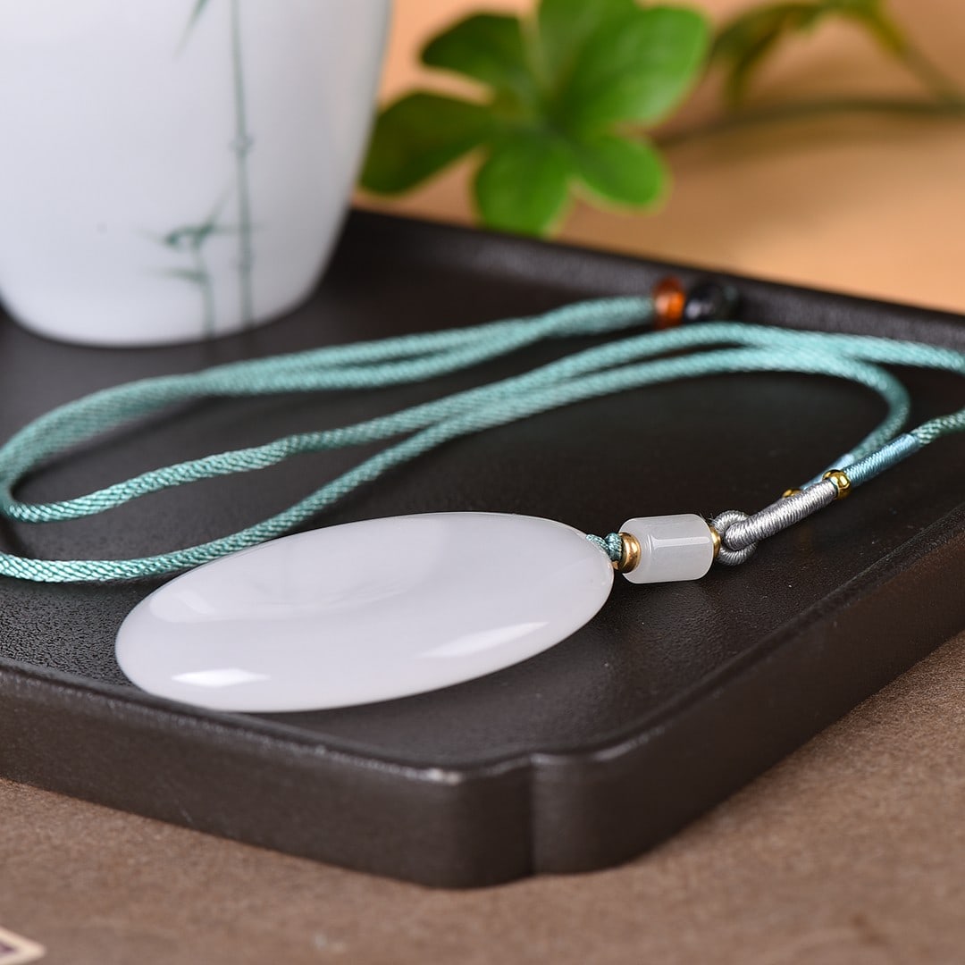 An Exquisite White Jade Pendant - 5