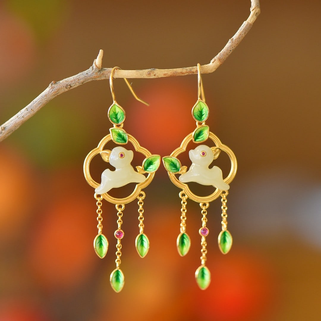 A Pair of Exquisite Sterling Silver-Gold Plated Inlaid White Jade Enamel Earrings: A Pair of Exquisite Sterling Silver-Gold Plated Inlaid White Jade Enamel Earrings,Size:0.5inx0.6in 一对纯银镀金镶白玉珐琅耳Ĩ