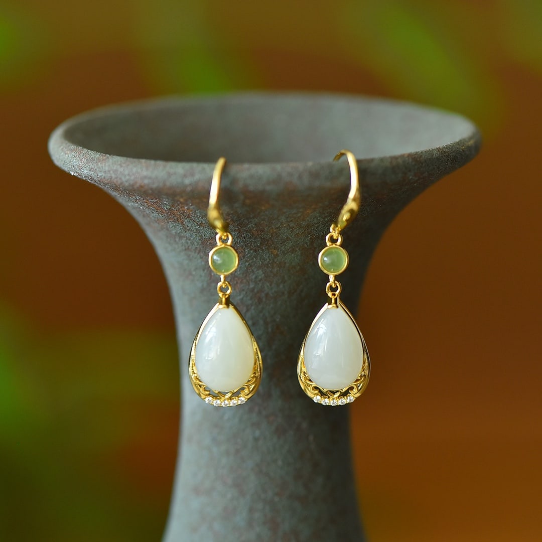A Pair of Exquisite Sterling Silver-Gold Plated Inlaid Jasper Earrings: A Pair of Exquisite Sterling Silver-Gold Plated Inlaid Jasper Earrings,Size:0.3inx0.5in 一对纯银镀金镶碧玉耳环