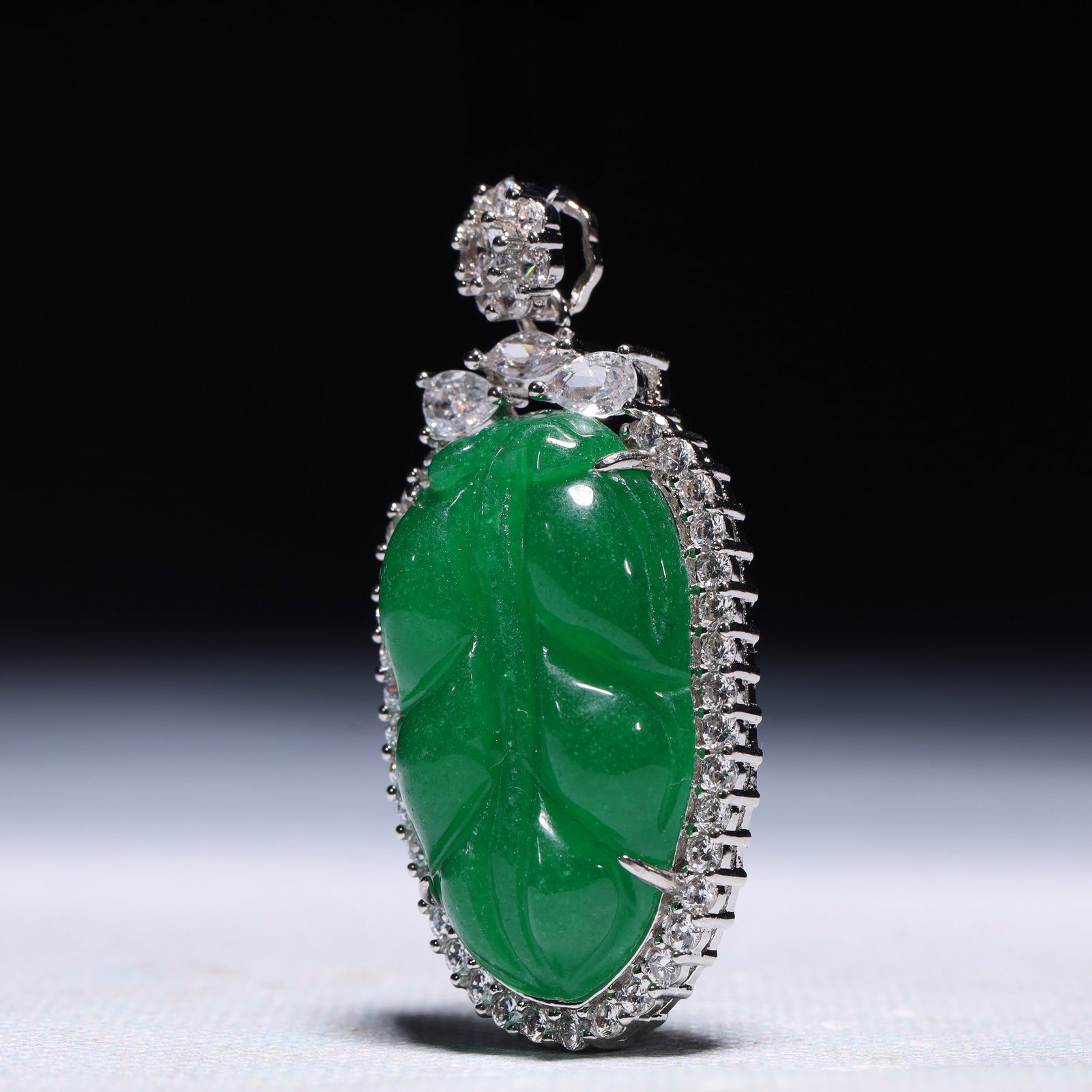 An Exquisite Leaf Pattern Pendant,Inlaid Gems - 2