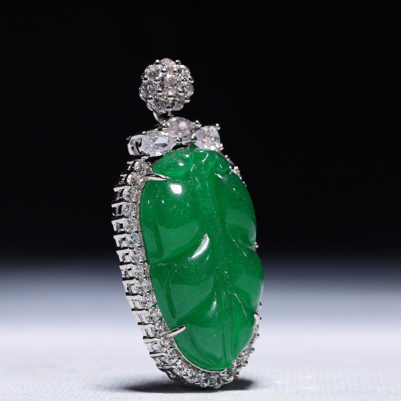 An Exquisite Leaf Pattern Pendant,Inlaid Gems - 3