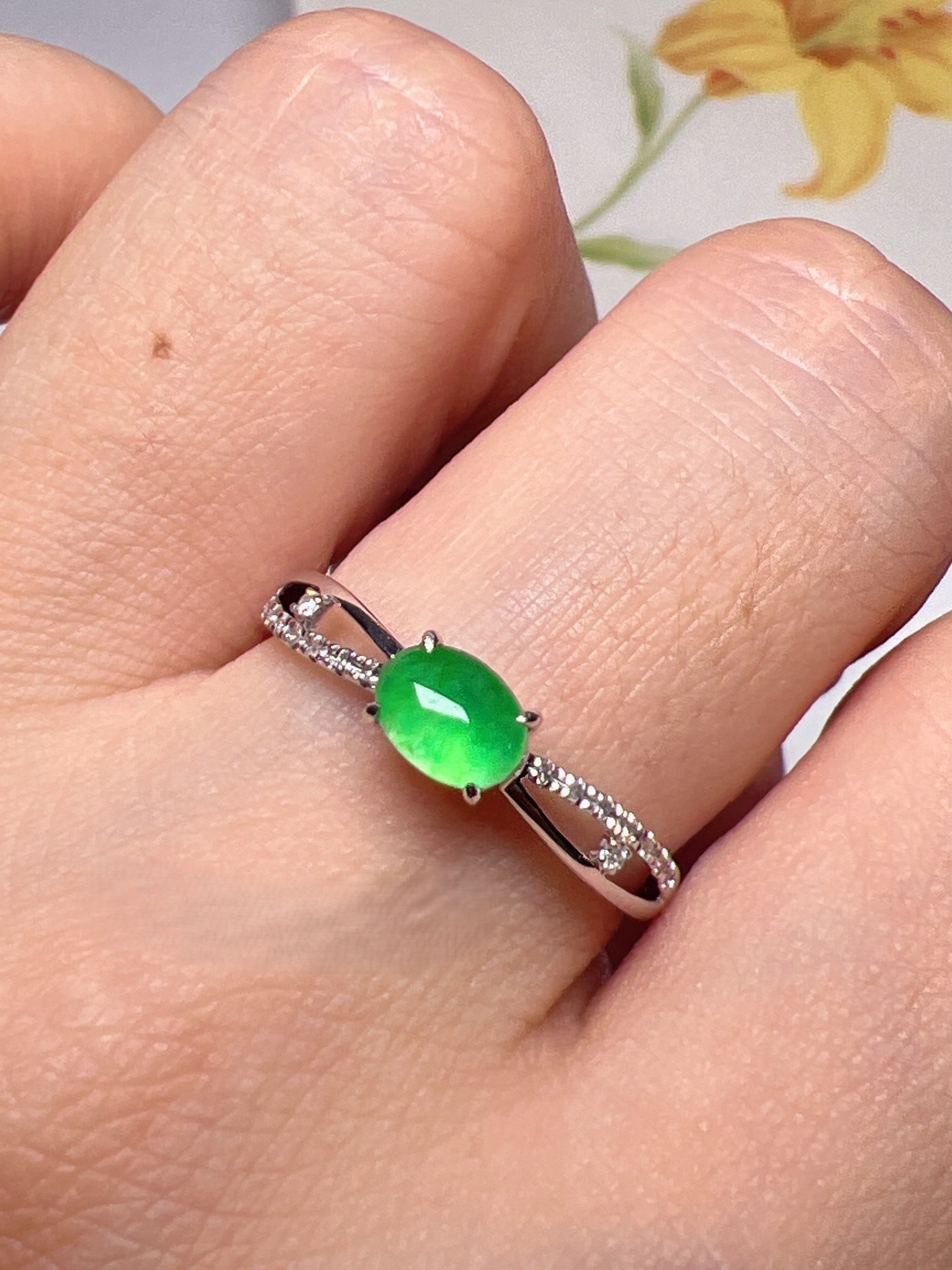 An Exquisite 18k Gold Diamond Inlaid Jadeite Ring: An Exquisite 18k Gold Diamond Inlaid Jadeite Ring,Size(Loose Stone):0.2inx0.2inx0.2in #14 18k金钻镶嵌翡翠戒指