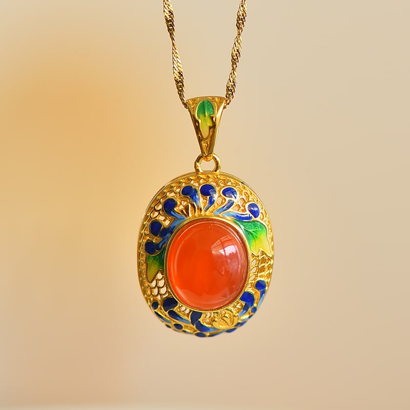 An Exquisite Sterling Silver-Gold Plated Inlaid Agate Pendant: An Exquisite Sterling Silver-Gold Plated Inlaid Agate Pendant,Size:0.4inx0.5in 纯银镀金镶玛瑙吊坠