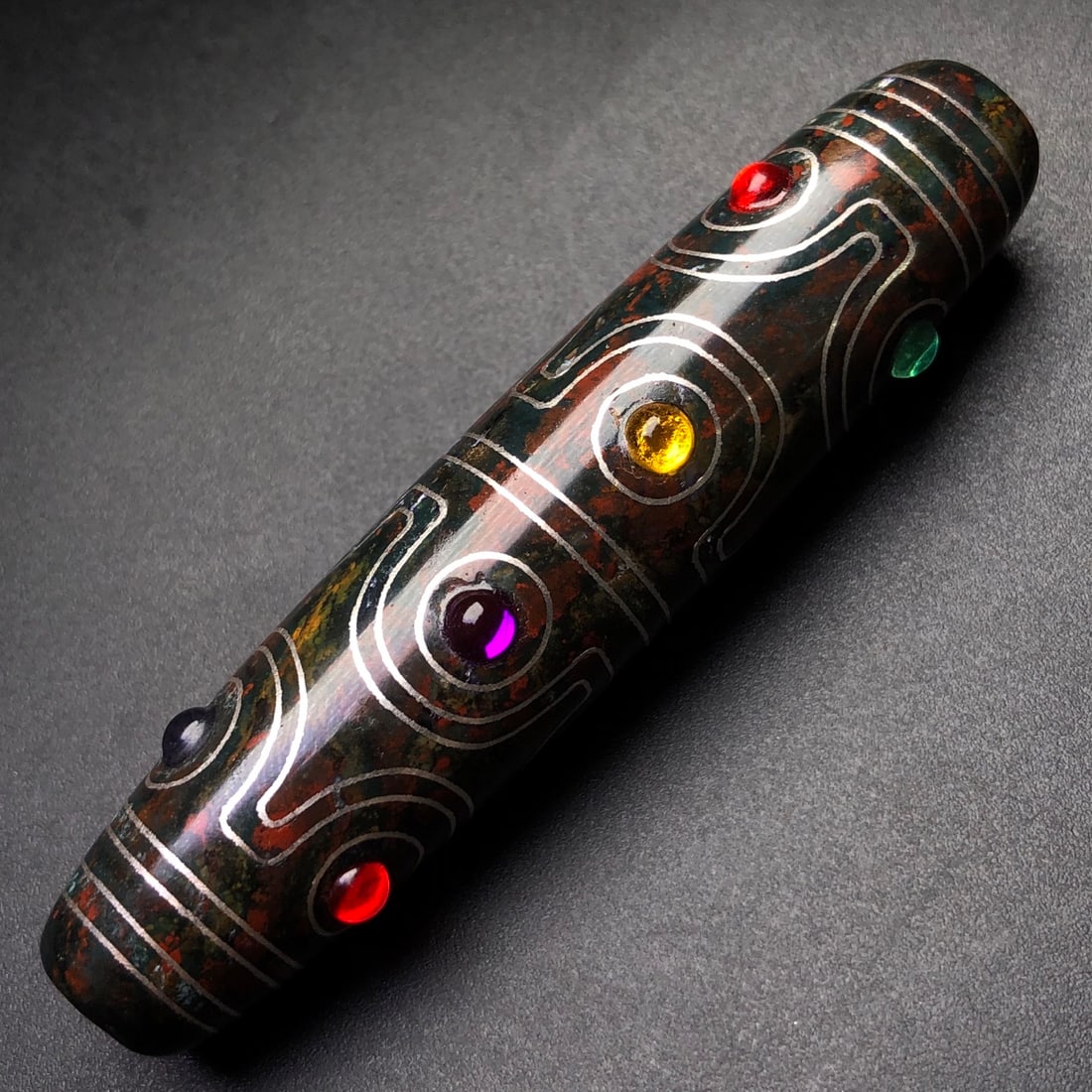 An Exquisite Dzi Bead Inlaid Silver Pendant,Inlaid Gems: An Exquisite Dzi Bead Inlaid Silver Pendant,Inlaid Gems,Size:3inx0.7in,Weight:34.6g 天珠嵌银挂件,嵌宝石