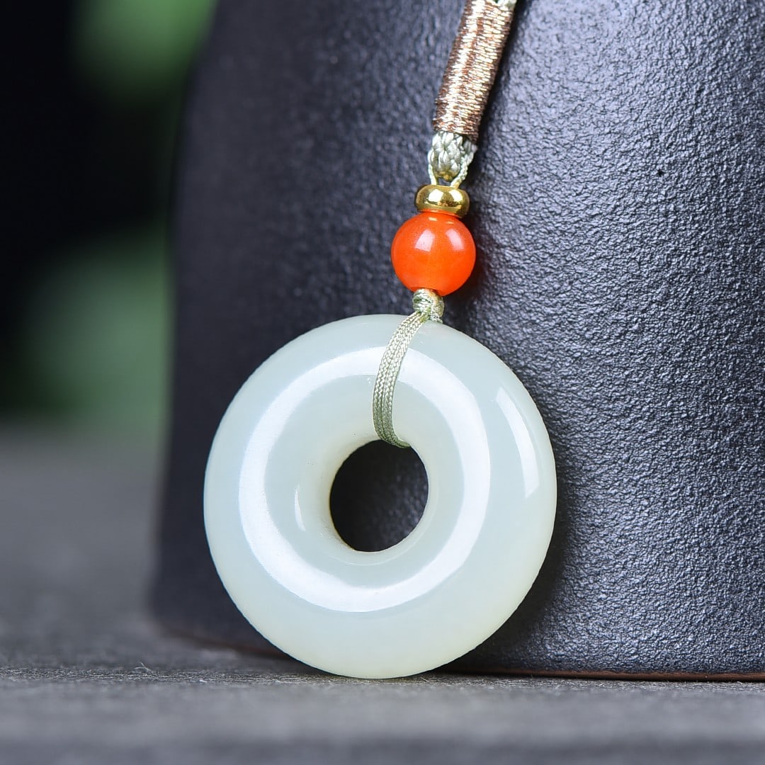 An Exquisite White Jade Pendant - 3