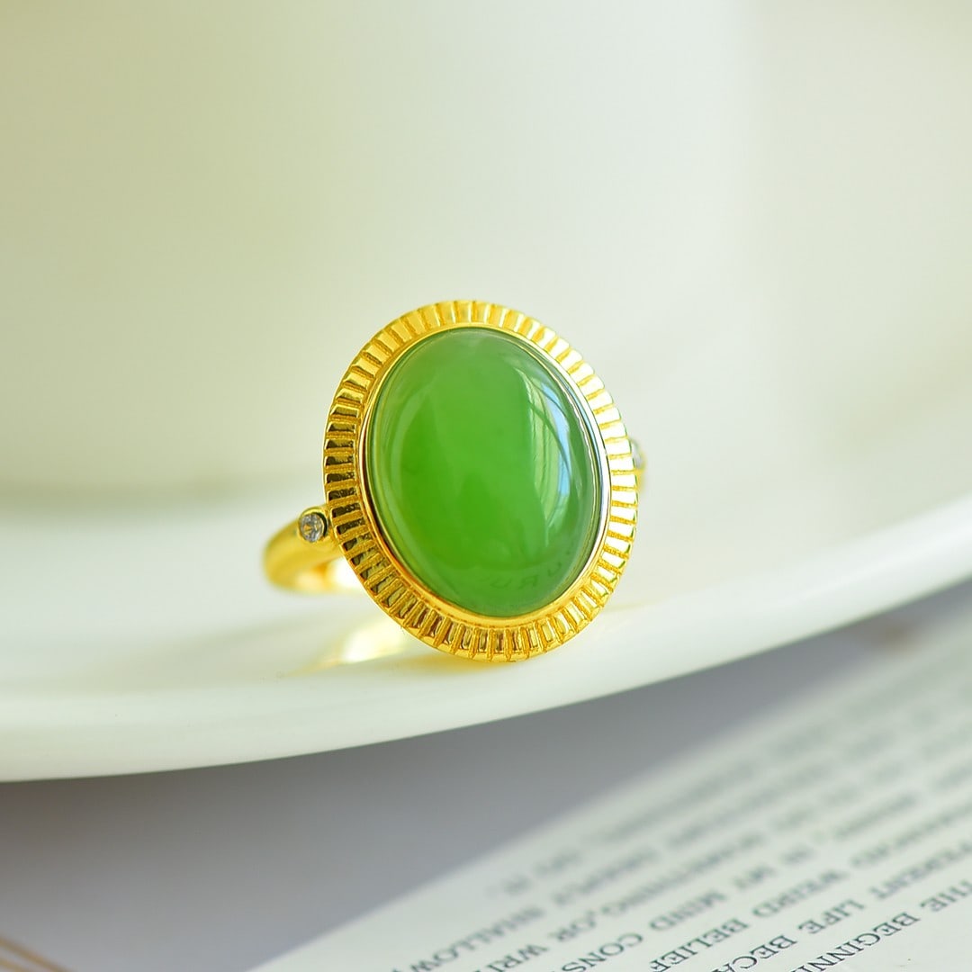 An Exquisite Sterling Silver-Gold Plated Inlaid Jasper Ring: An Exquisite Sterling Silver-Gold Plated Inlaid Jasper Ring,Size:0.5inx0.6in 纯银镀金镶碧玉戒指