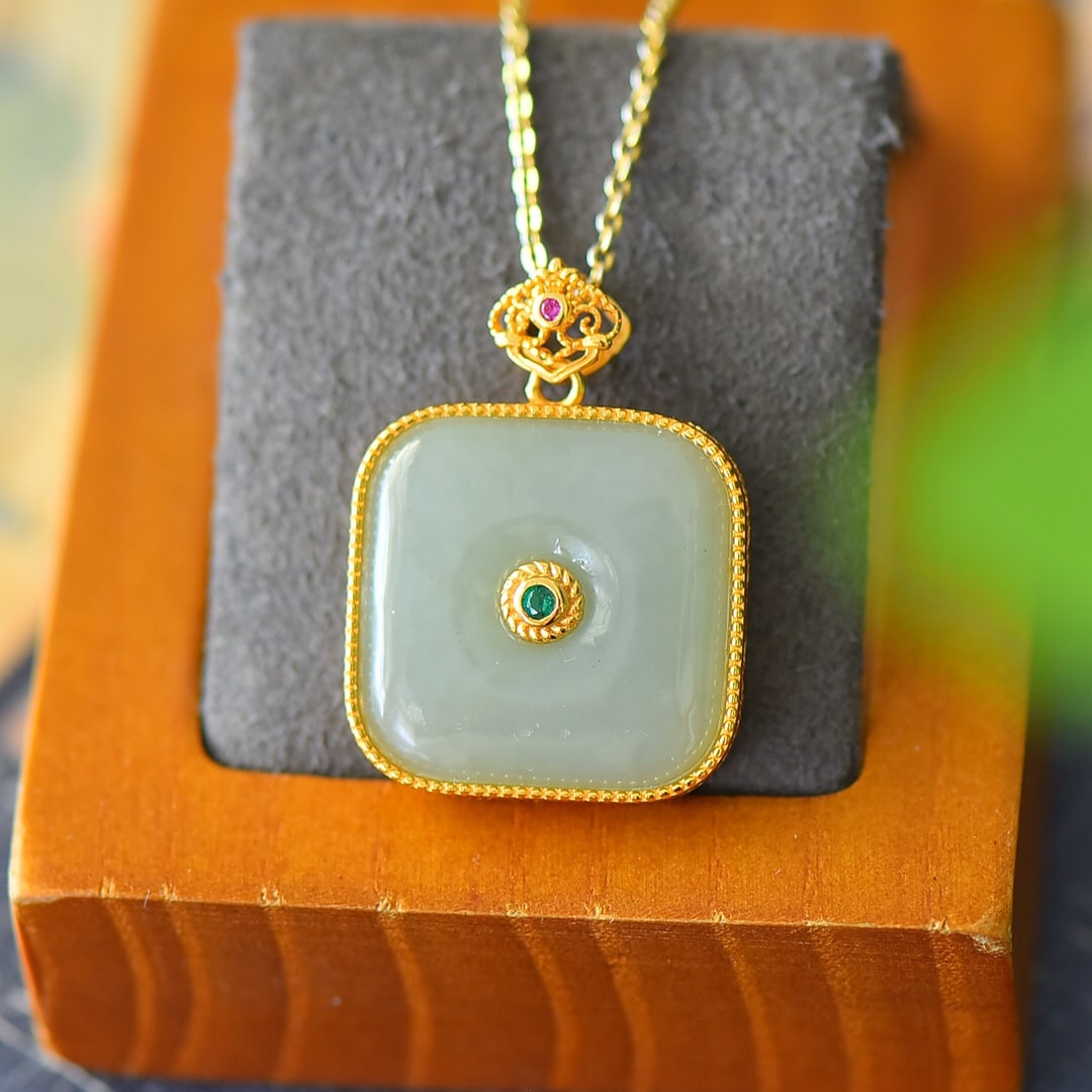 An Exquisite Sterling Silver-Gold Plated Inlaid White Jade Necklace: An Exquisite Sterling Silver-Gold Plated Inlaid White Jade Necklace,Size:0.9inx1.1in 纯银镀金镶白玉项链