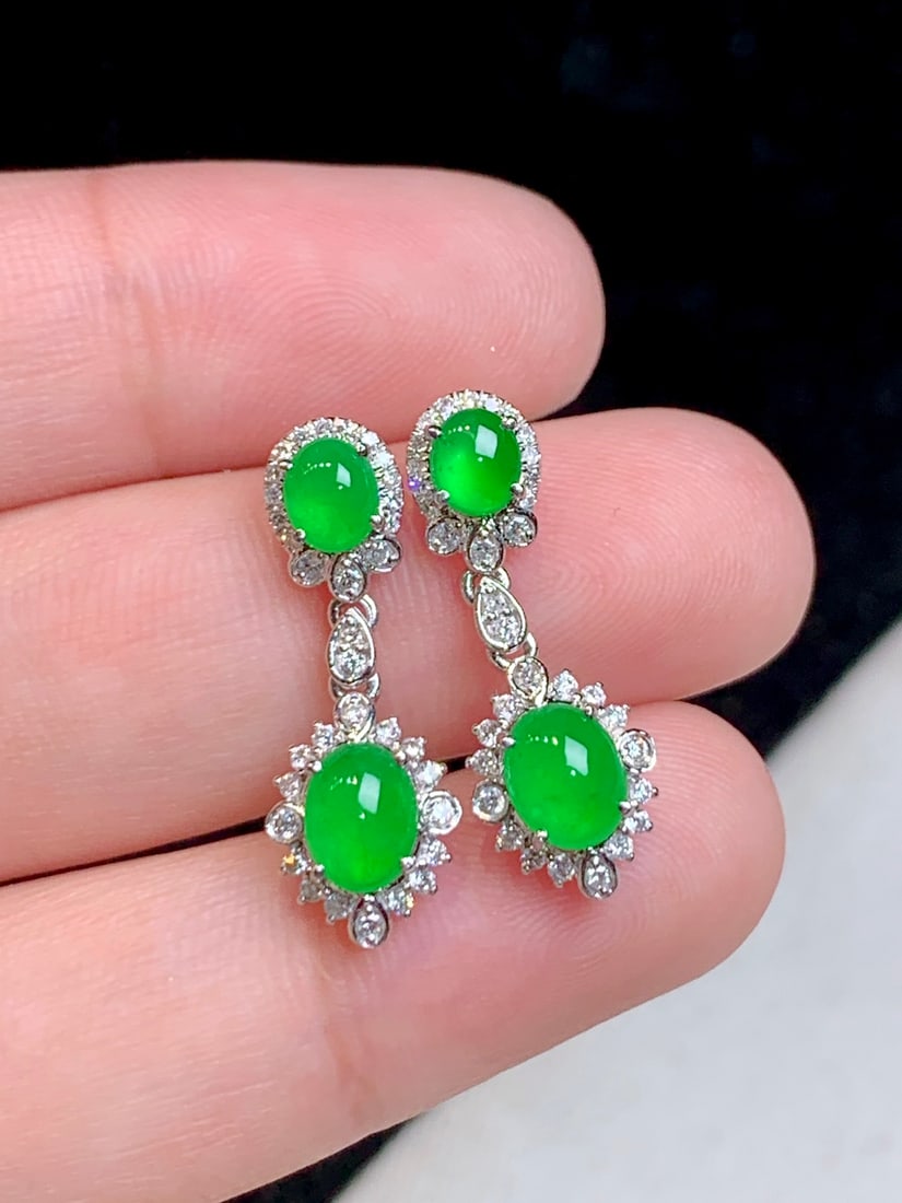 A Pair of Exquisite 18k Gold Diamond Inlaid Jadeite Earrings: A Pair of Exquisite 18k Gold Diamond Inlaid Jadeite Earrings,Size(Loose Stone):0.2inx0.2in 一对18k金钻镶嵌翡翠耳环
