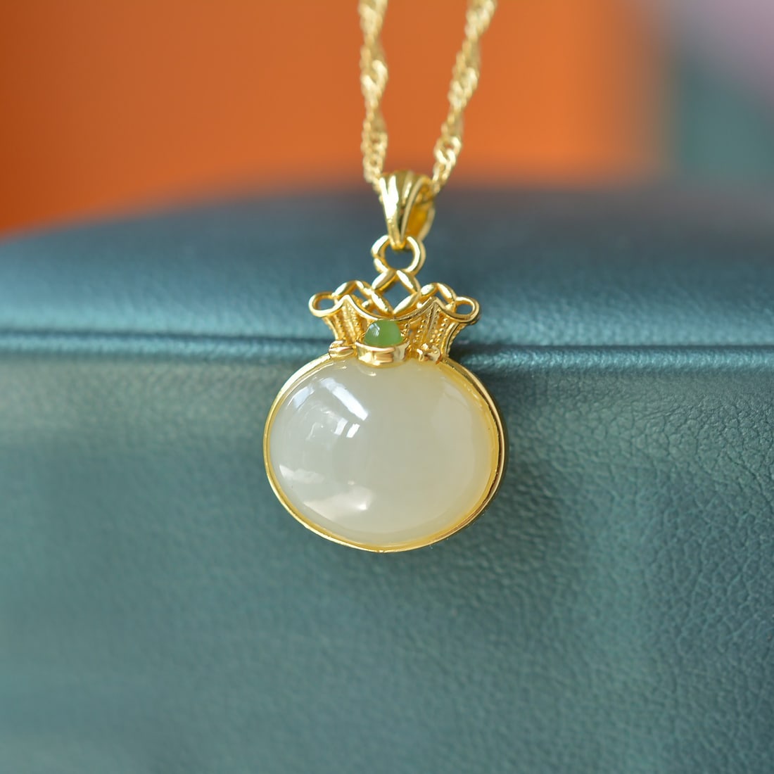An Exquisite Sterling Silver-Gold Plated Inlaid White Jade Necklace: An Exquisite Sterling Silver-Gold Plated Inlaid White Jade Necklace,Size:0.4inx0.5in 纯银镀金镶白玉项链