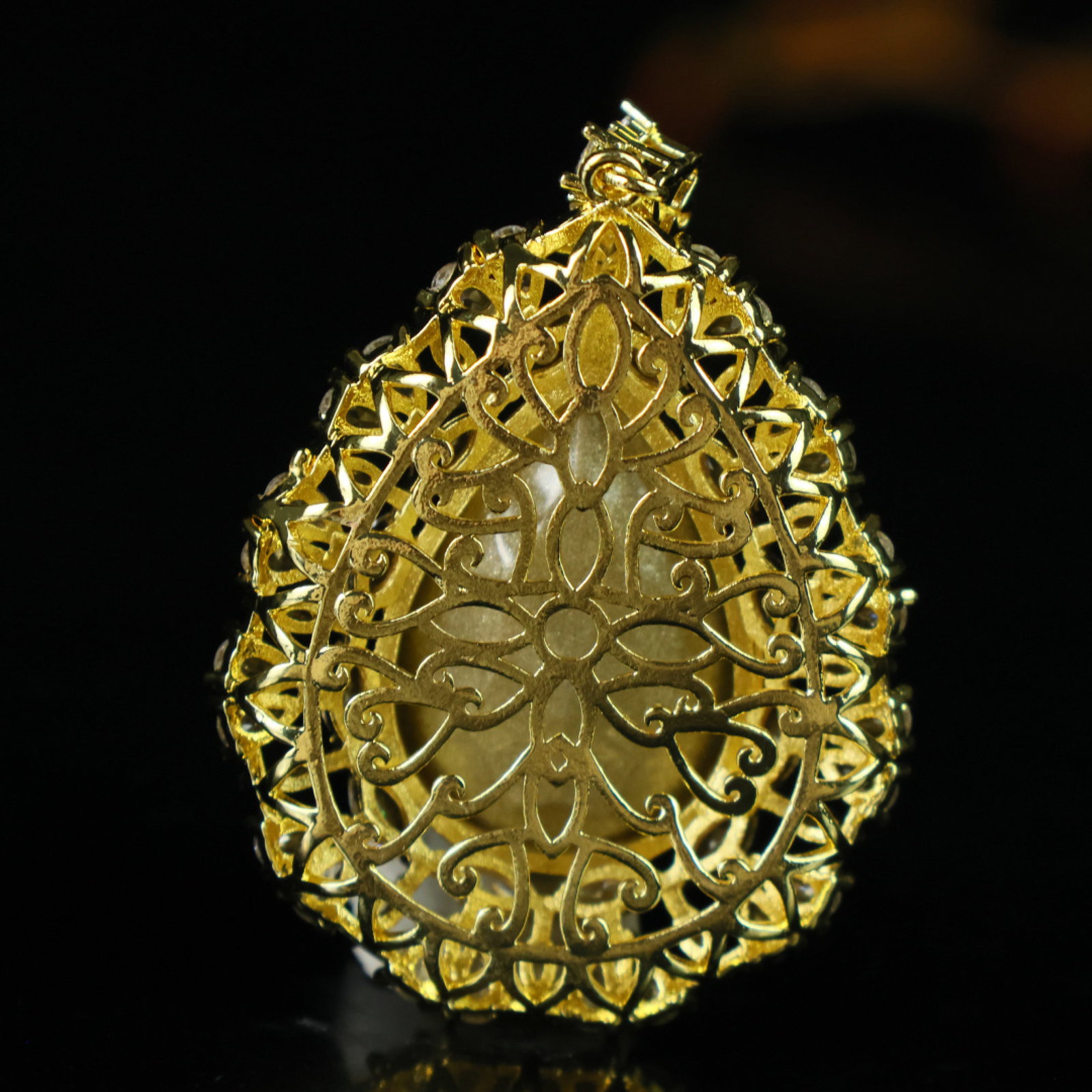 An Exquisite Pendant - 5