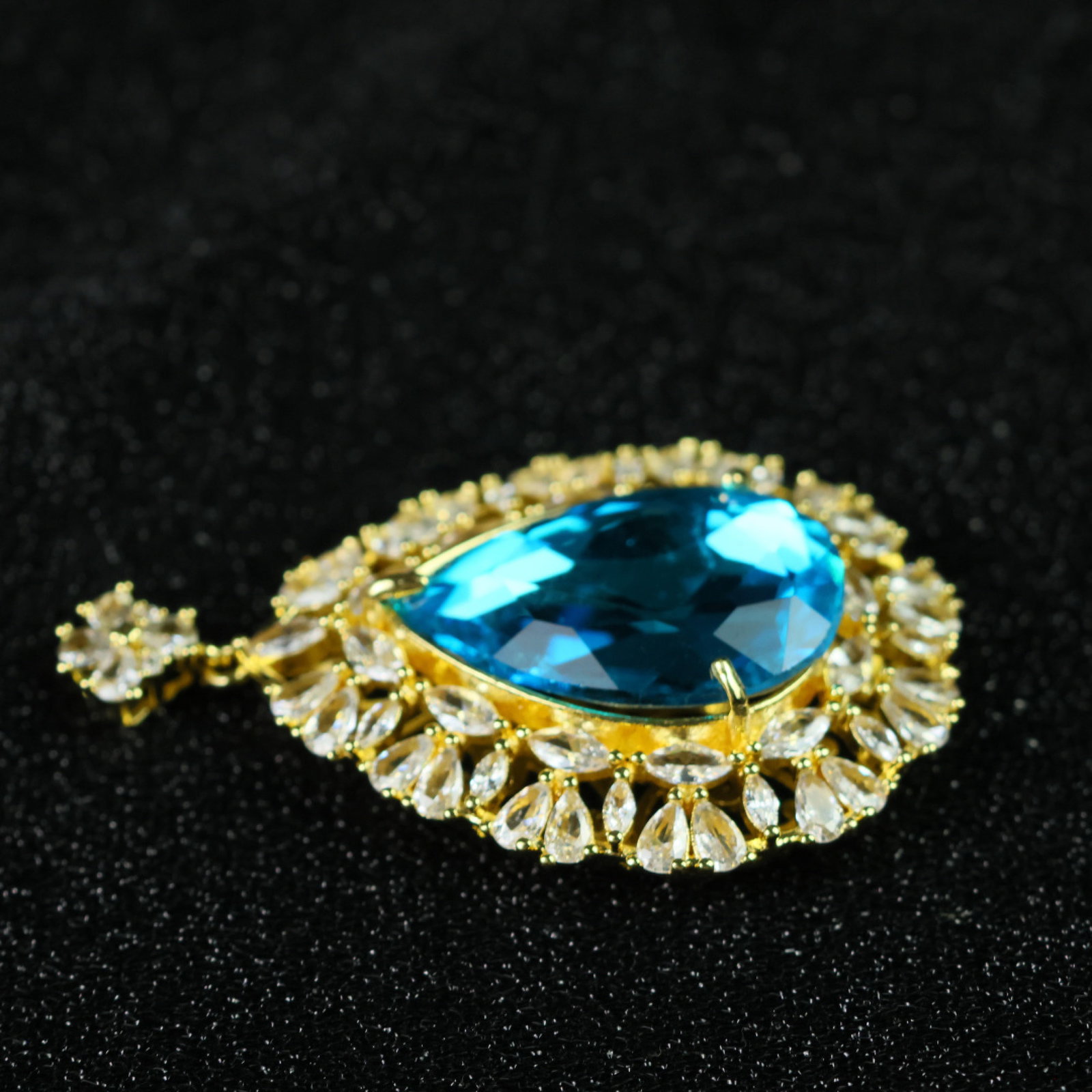 An Exquisite Pendant - 7
