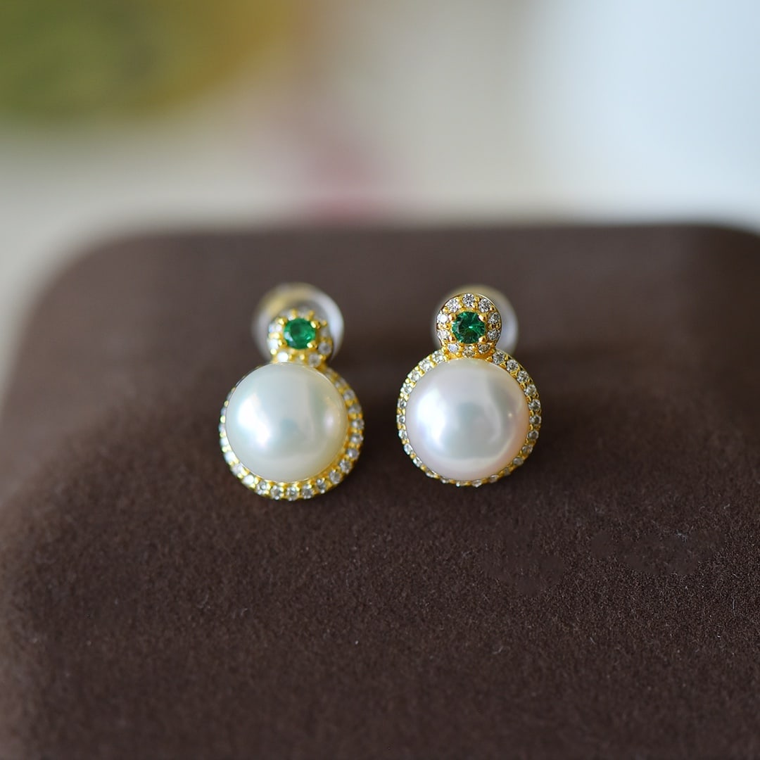 A Pair of Exquisite Sterling Silver-Gold Plated Inlaid Pearl Earrings,Inlaid Diamond: A Pair of Exquisite Sterling Silver-Gold Plated Inlaid Pearl Earrings,Inlaid Diamond,Size:0.3inx0.3in