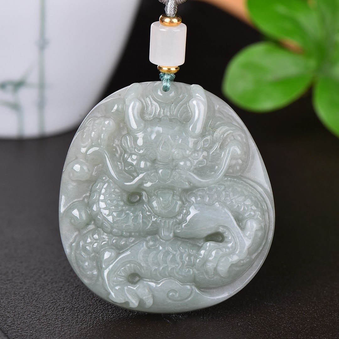 An Exquisite Jadeite Dragon Pattern Pendant: An Exquisite Jadeite Dragon Pattern Pendant,Size:1.9inx2in 翡翠龙纹挂件
