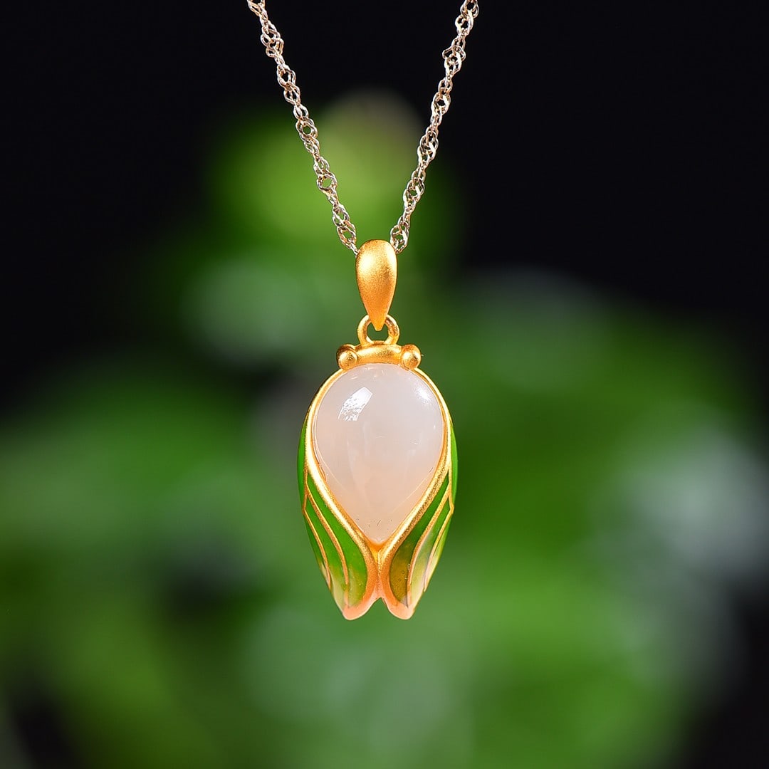 A Set of Fine Sterling Silver-Gold Plated Inlaid White Jade Pendant: A Set of Fine Sterling Silver-Gold Plated Inlaid White Jade Pendant,Size: (Pendant)0.4inx0.6in (Earrings)0.3inx0.4in (Bracelets)0.4inx0.6in (Ring)0.3inx0.5in 一套纯银镀&#