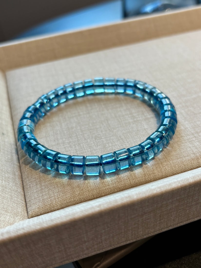 An Exquisite Aquamarine Bracelet: An Exquisite Aquamarine Bracelet,Size:0.3in,Weight:18.5g 海蓝宝手串