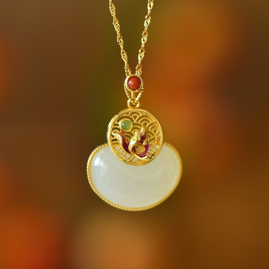 An Exquisite Sterling Silver-Gold Plated Inlaid White Jade Pendant: An Exquisite Sterling Silver-Gold Plated Inlaid White Jade Pendant,Size:0.6inx0.8in 纯银镀金镶白玉吊坠