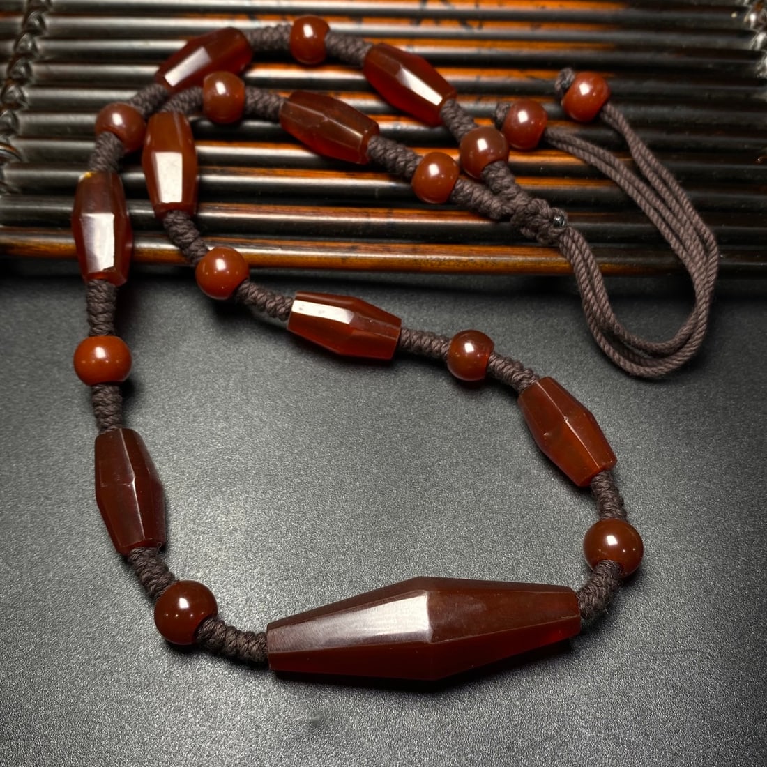 A Precious Agate Necklace: A Precious Agate Necklace,Size:2inx0.9inx0.7in 玛瑙项链