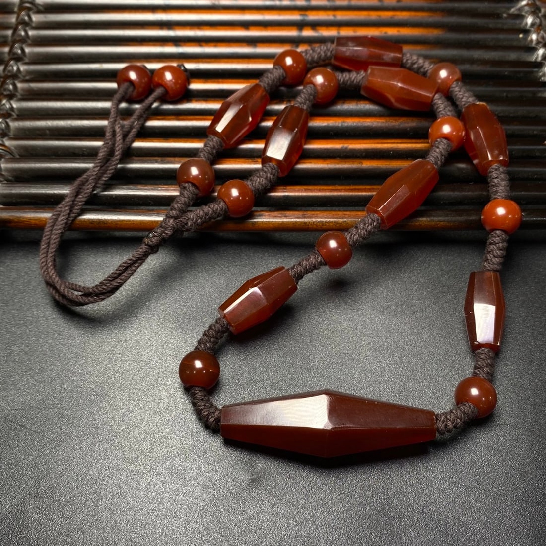 A Precious Agate Necklace - 8