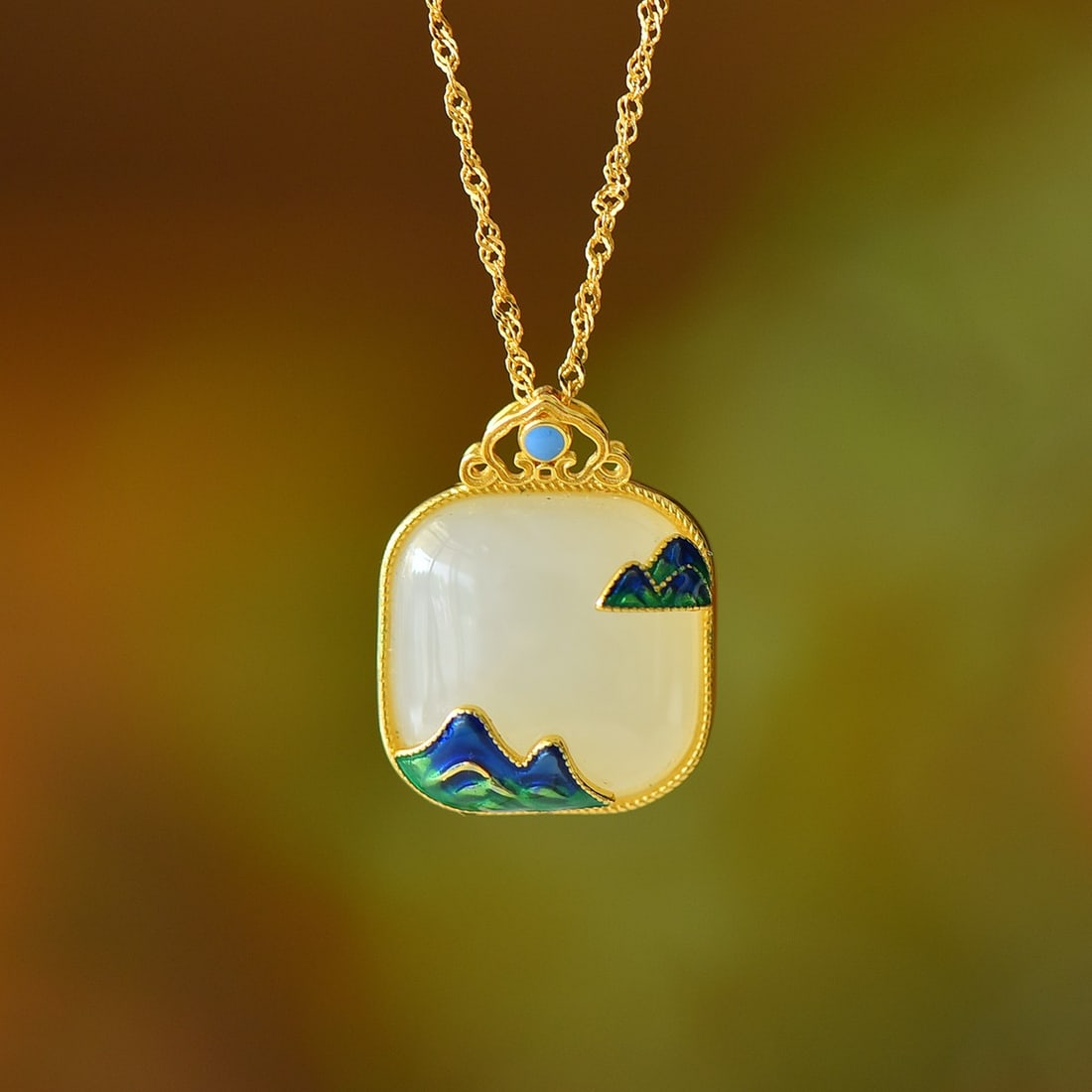 An Exquisite Sterling Silver-Gold Plated Inlaid White Jade Pendant: An Exquisite Sterling Silver-Gold Plated Inlaid White Jade Pendant,Size:0.6inx0.6in 纯银镀金镶白玉吊坠