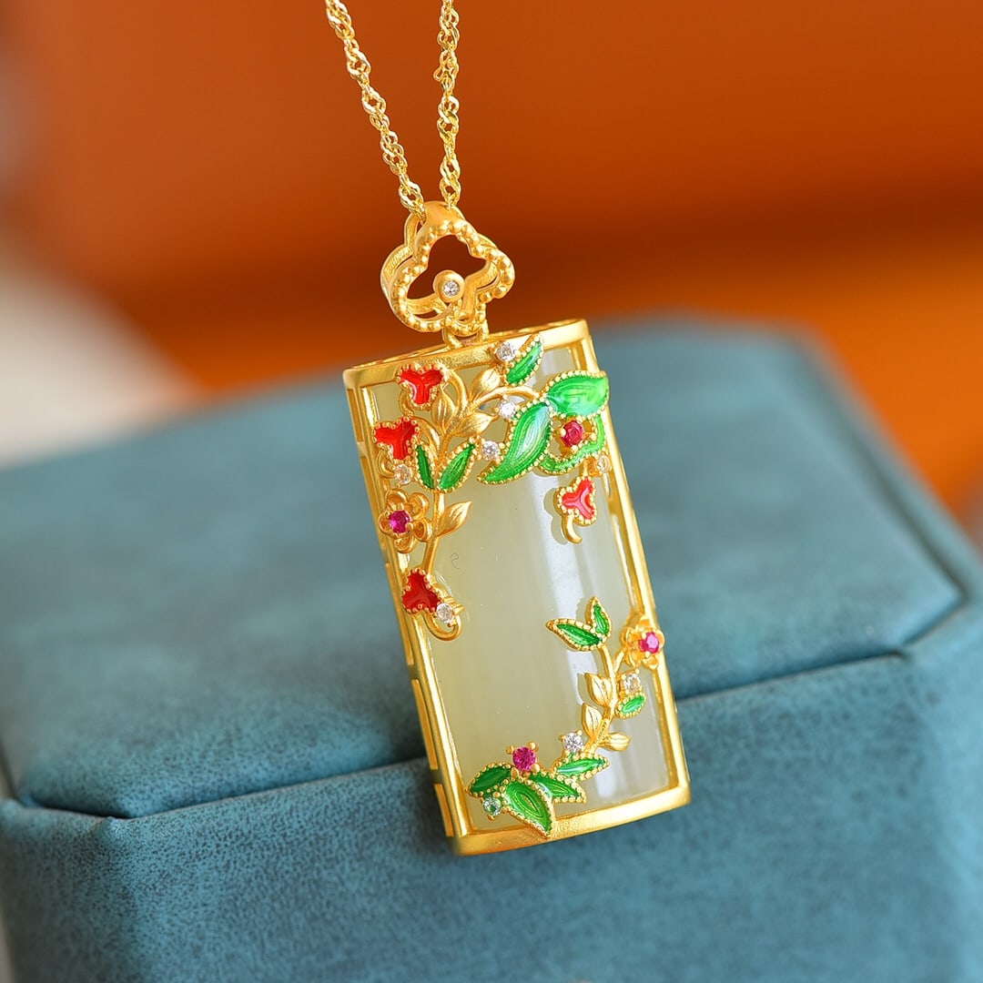An Exquisite Sterling Silver-Gold Plated Inlaid White Jade Necklace: An Exquisite Sterling Silver-Gold Plated Inlaid White Jade Necklace,Size:0.6inx1.2in 纯银镀金镶白玉项链