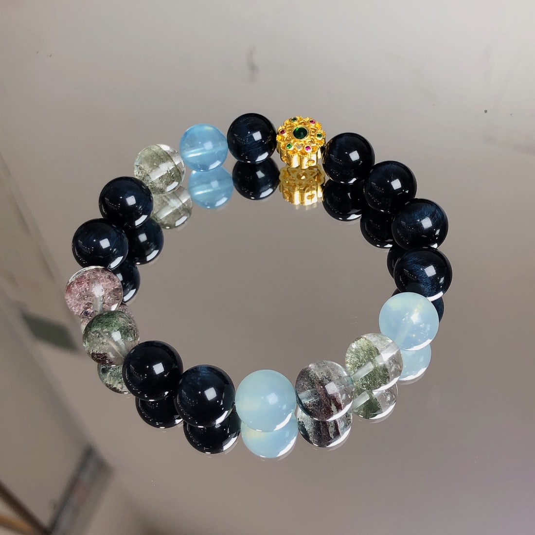 An Exquisite Crystal Bracelet - 2