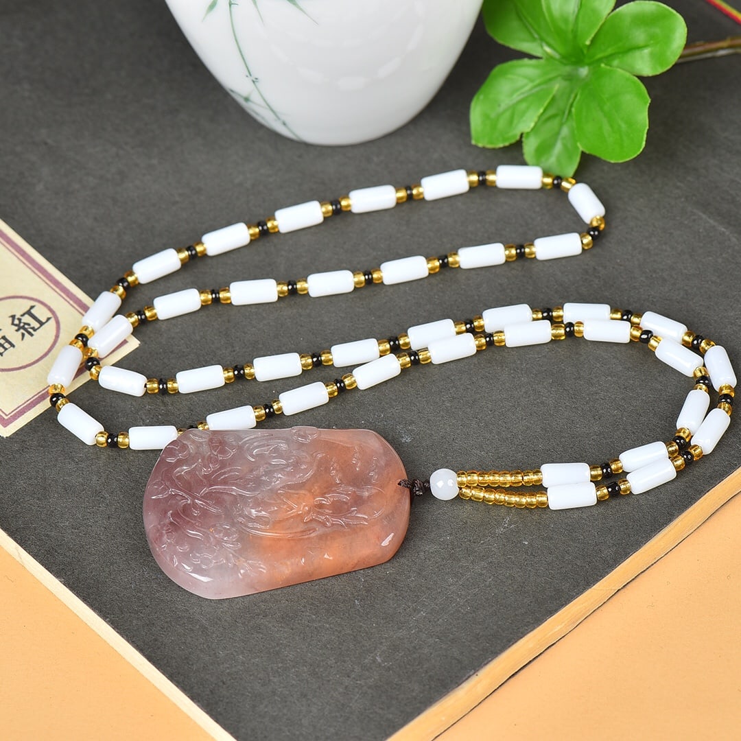 An Exquisite Red Jade Deer Pattern Pendant - 2