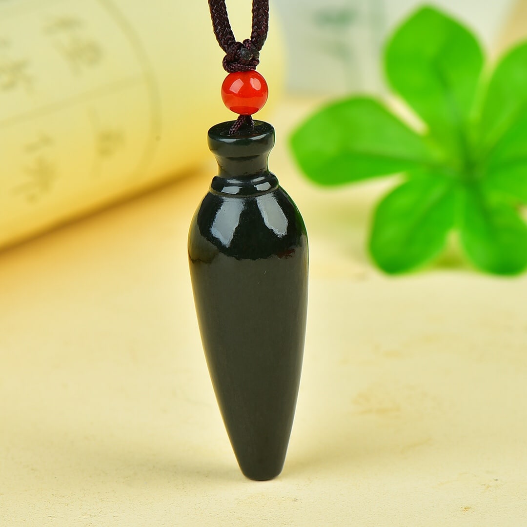 An Exquisite Jasper Pendant: An Exquisite Jasper Pendant,Size:0.6inx2in 碧玉挂件
