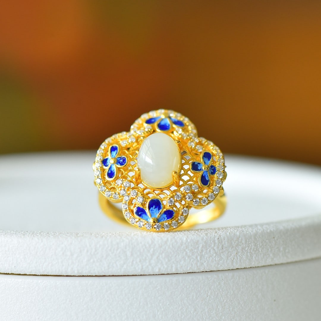 An Exquisite Sterling Silver-Gold Plated Inlaid White Jade Ring,Inlaid Diamond: An Exquisite Sterling Silver-Gold Plated Inlaid White Jade Ring,Inlaid Diamond,Size:0.3inx0.4in 纯银镀金镶白玉戒指,嵌钻石