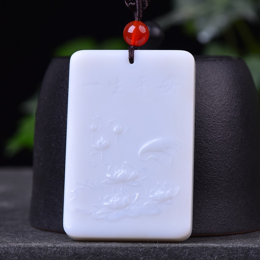 An Exquisite White Jade Pendant - 2