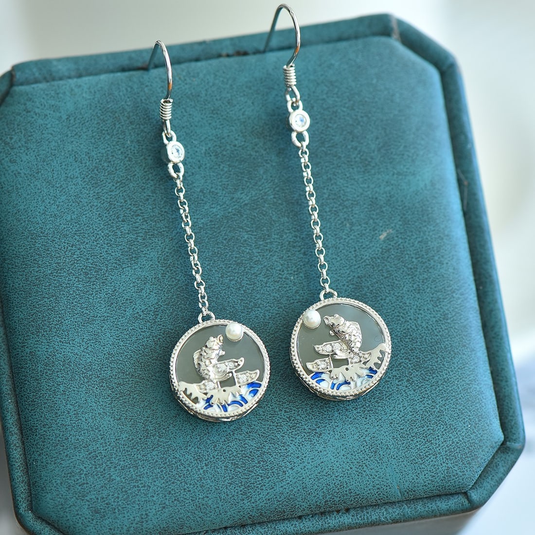 A Pair of Exquisite Sterling Silver Inlaid White Jade Enamel Earrings: A Pair of Exquisite Sterling Silver Inlaid White Jade Enamel Earrings,Size:0.5inx0.5in 一对纯银镶白玉珐琅耳环