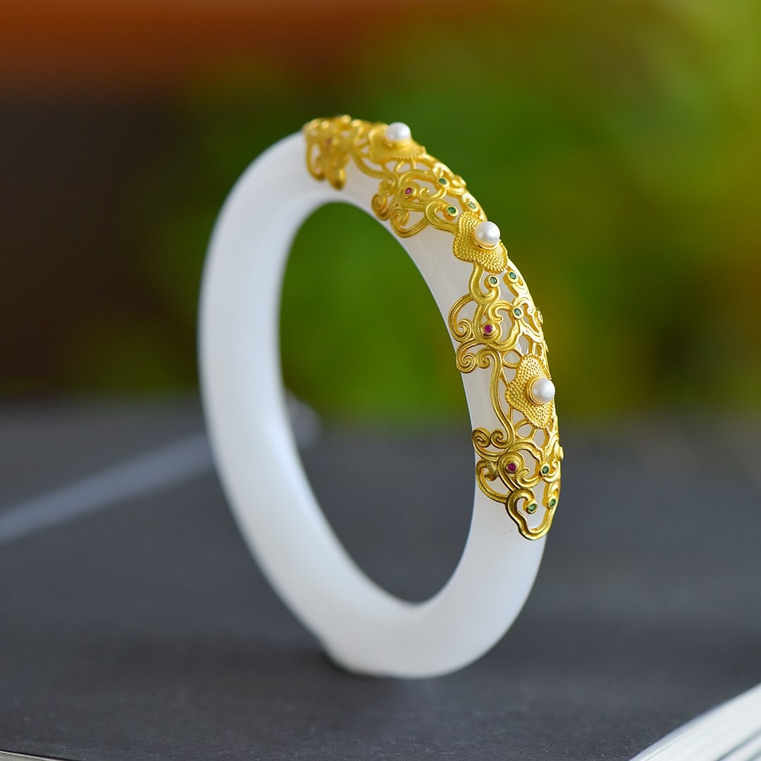 An Exquisite Sterling Silver-Gold Plated Inlaid White Jade Bracelets,Inlaid Pearls: An Exquisite Sterling Silver-Gold Plated Inlaid White Jade Bracelets,Inlaid Pearls,Size:2.1in-2.5in 纯银镀金镶白玉手镯,嵌珍珠