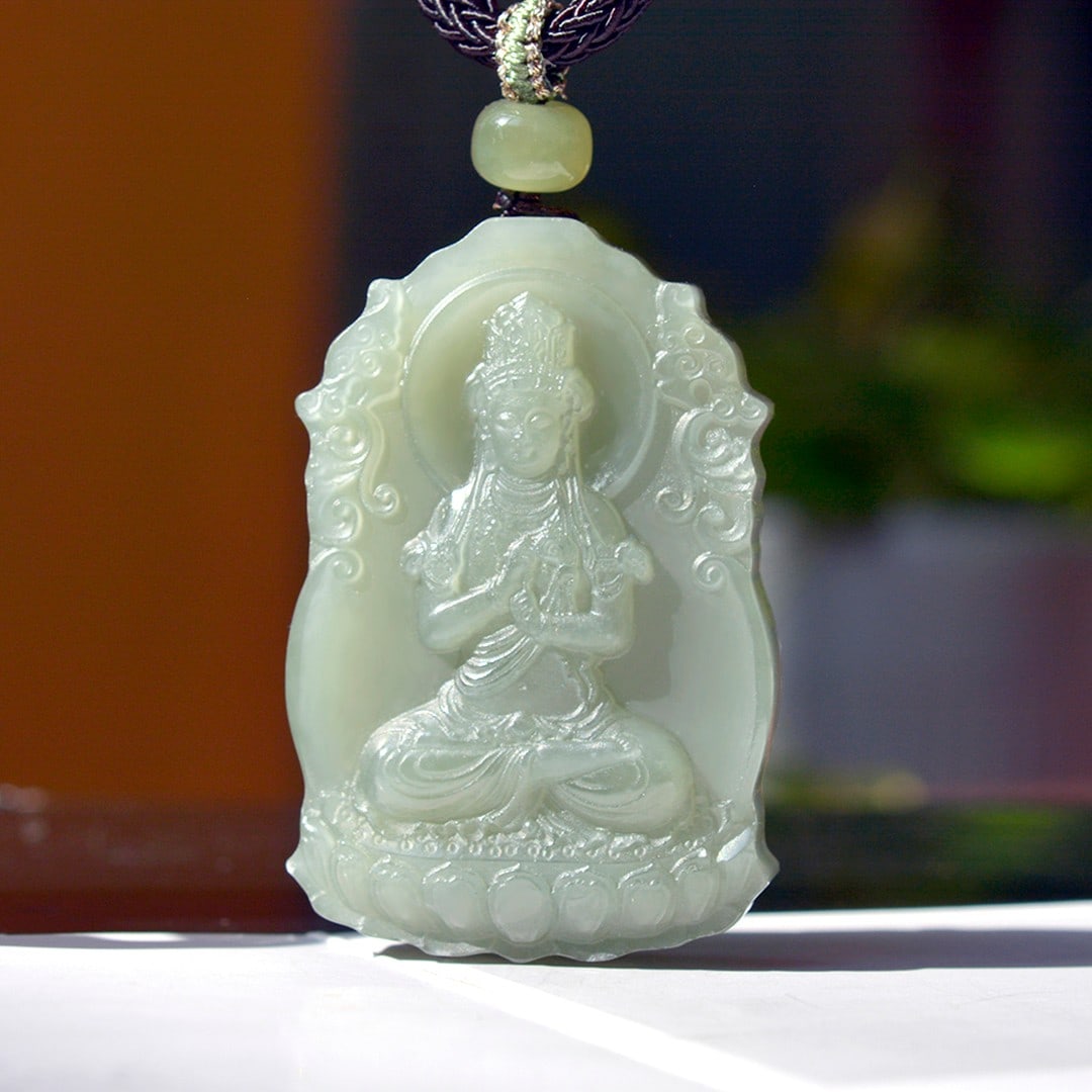 An Exquisite Greenish Jade Statue of Avalokitesvara Pendant: An Exquisite Greenish Jade Statue of Avalokitesvara Pendant,Size:1.3inx2in 青玉观音像挂件