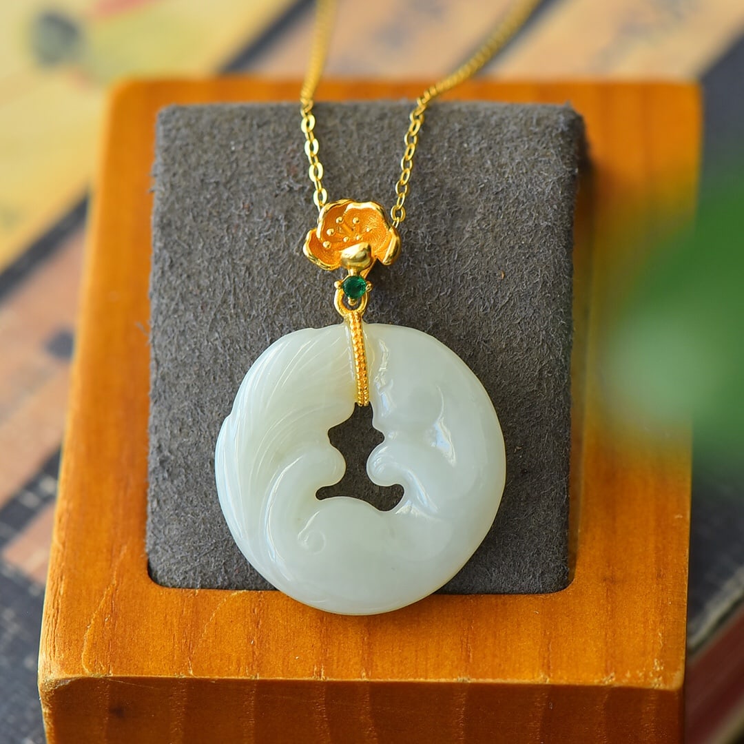 An Exquisite Sterling Silver-Gold Plated Inlaid White Jade Necklace: An Exquisite Sterling Silver-Gold Plated Inlaid White Jade Necklace,Size:1inx1.4in 纯银镀金镶白玉项链
