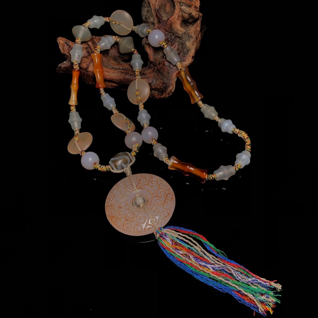 A Precious Agate Necklace: A Precious Agate Necklace,Size:1.9inx0.4in 玛瑙项链