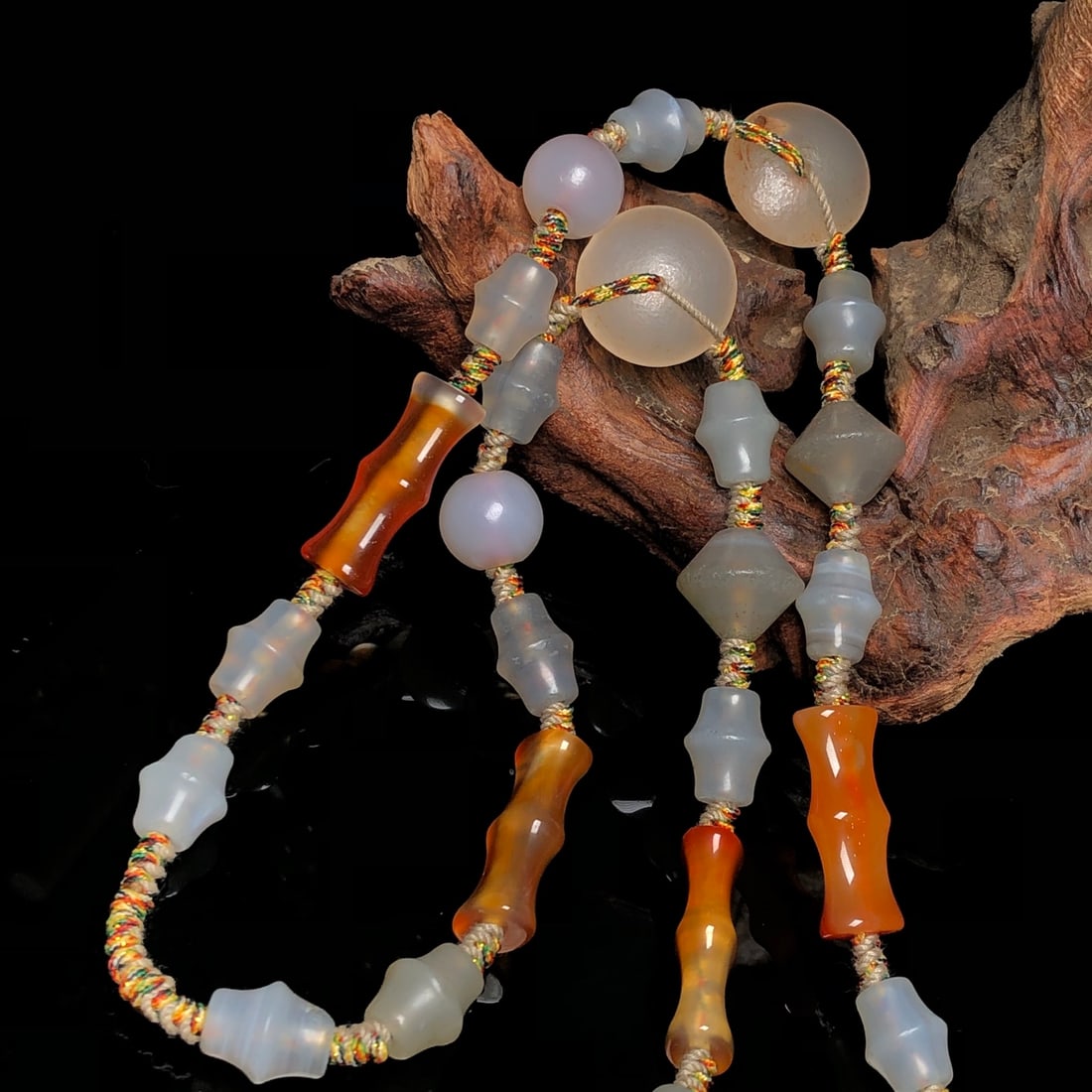 A Precious Agate Necklace - 6