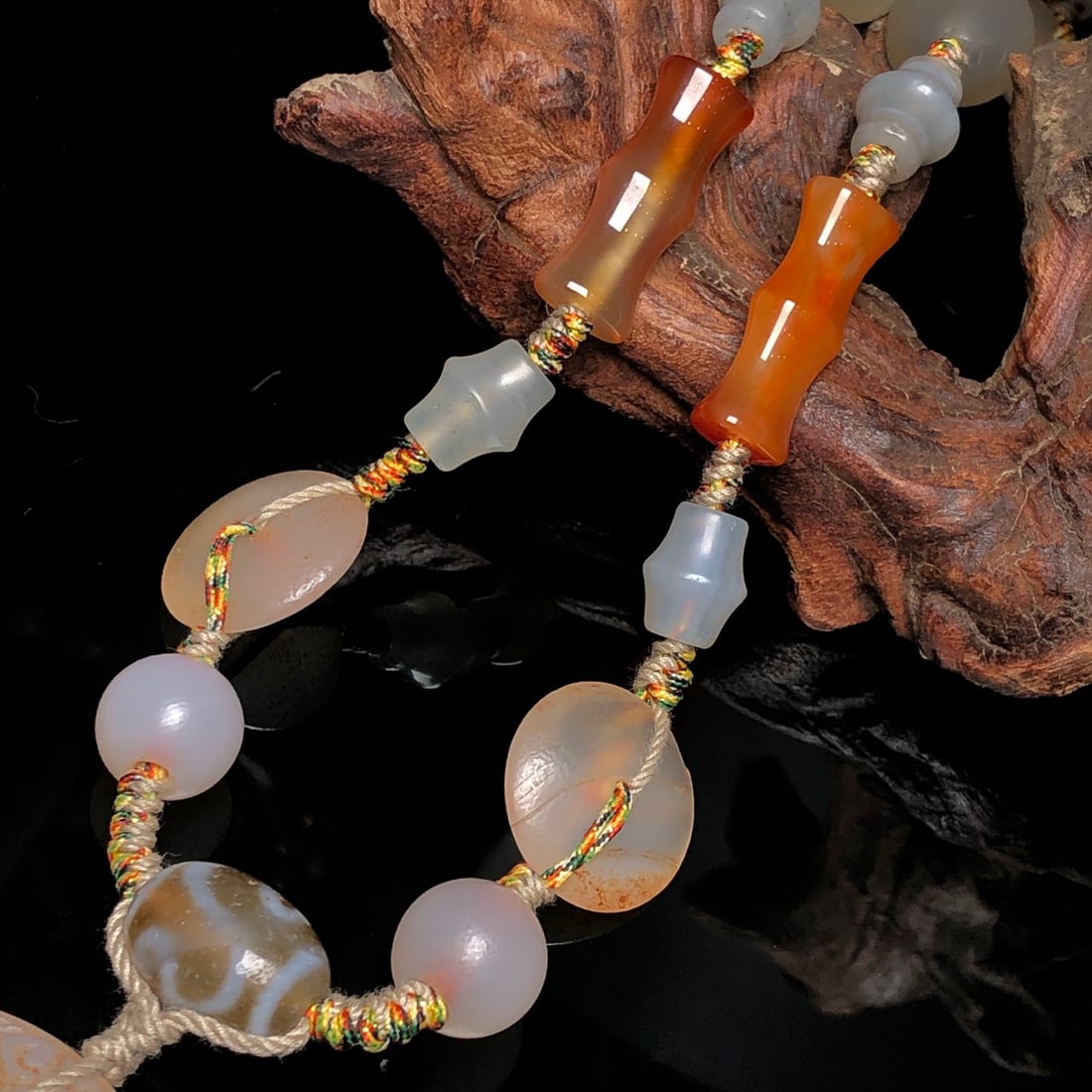 A Precious Agate Necklace - 7