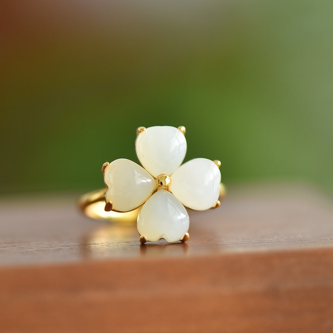 An Exquisite Sterling Silver-Gold Plated Inlaid White Jade Ring: An Exquisite Sterling Silver-Gold Plated Inlaid White Jade Ring,Size:0.3inx0.3in 纯银镀金镶白玉戒指
