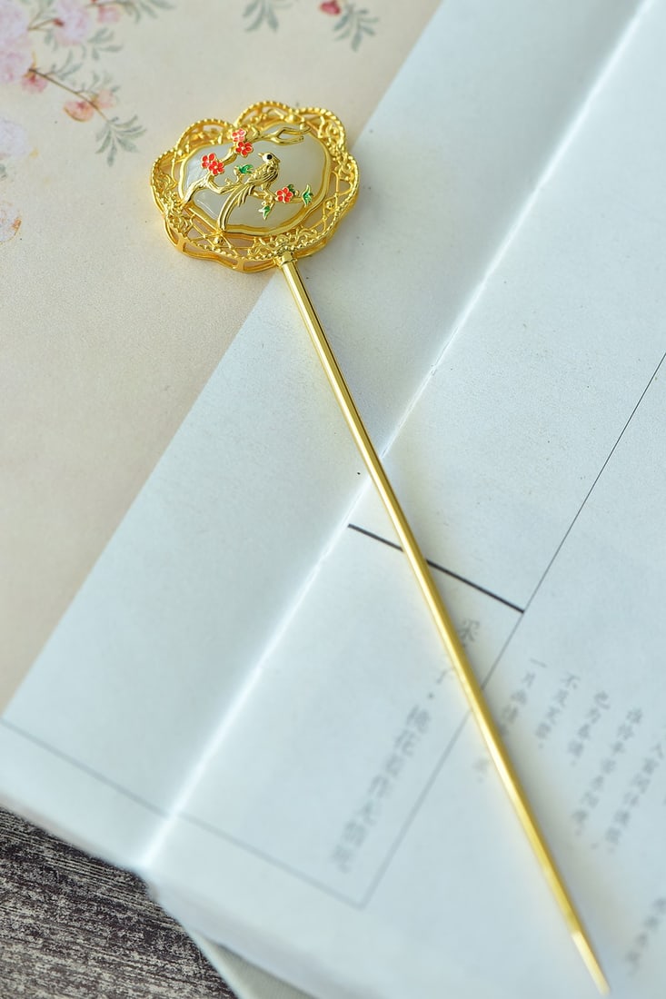 An Exquisite Sterling Silver-Gold Plated Inlaid White Jade Hairpin: An Exquisite Sterling Silver-Gold Plated Inlaid White Jade Hairpin,Size:0.6inx0.9in 纯银镀金镶白玉发簪