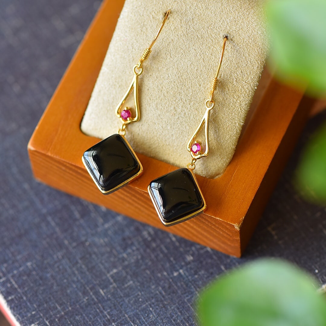 A Pair of Exquisite Sterling Silver-Gold Plated Inlaid Black Jade Earrings: A Pair of Exquisite Sterling Silver-Gold Plated Inlaid Black Jade Earrings,Size:0.6inx1.8in 一对纯银镀金镶墨玉耳环