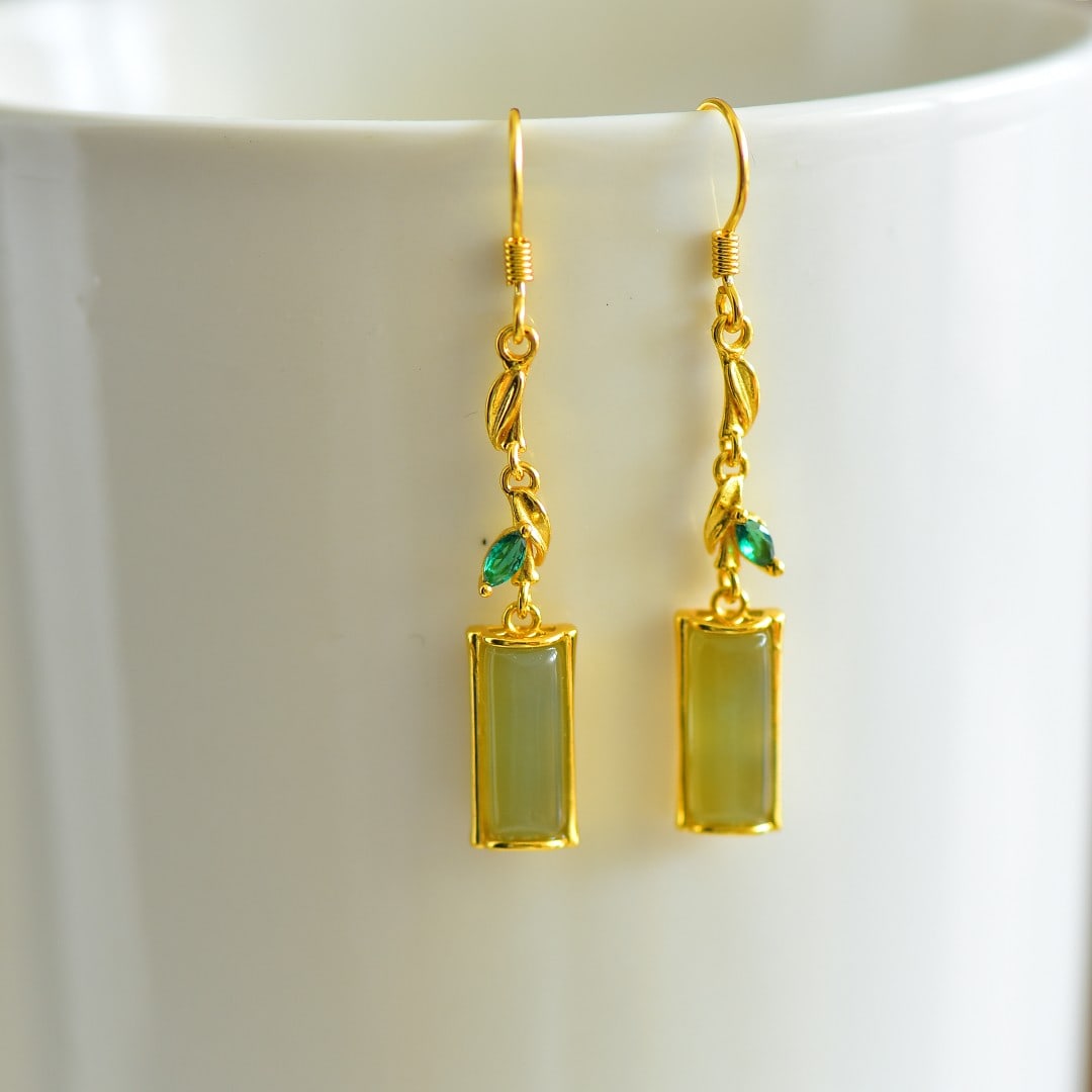 A Pair of Exquisite Sterling Silver-Gold Plated Inlaid Greenish Jade Earrings: A Pair of Exquisite Sterling Silver-Gold Plated Inlaid Greenish Jade Earrings,Size:0.2inx0.5in 一对纯银镀金镶青玉耳环