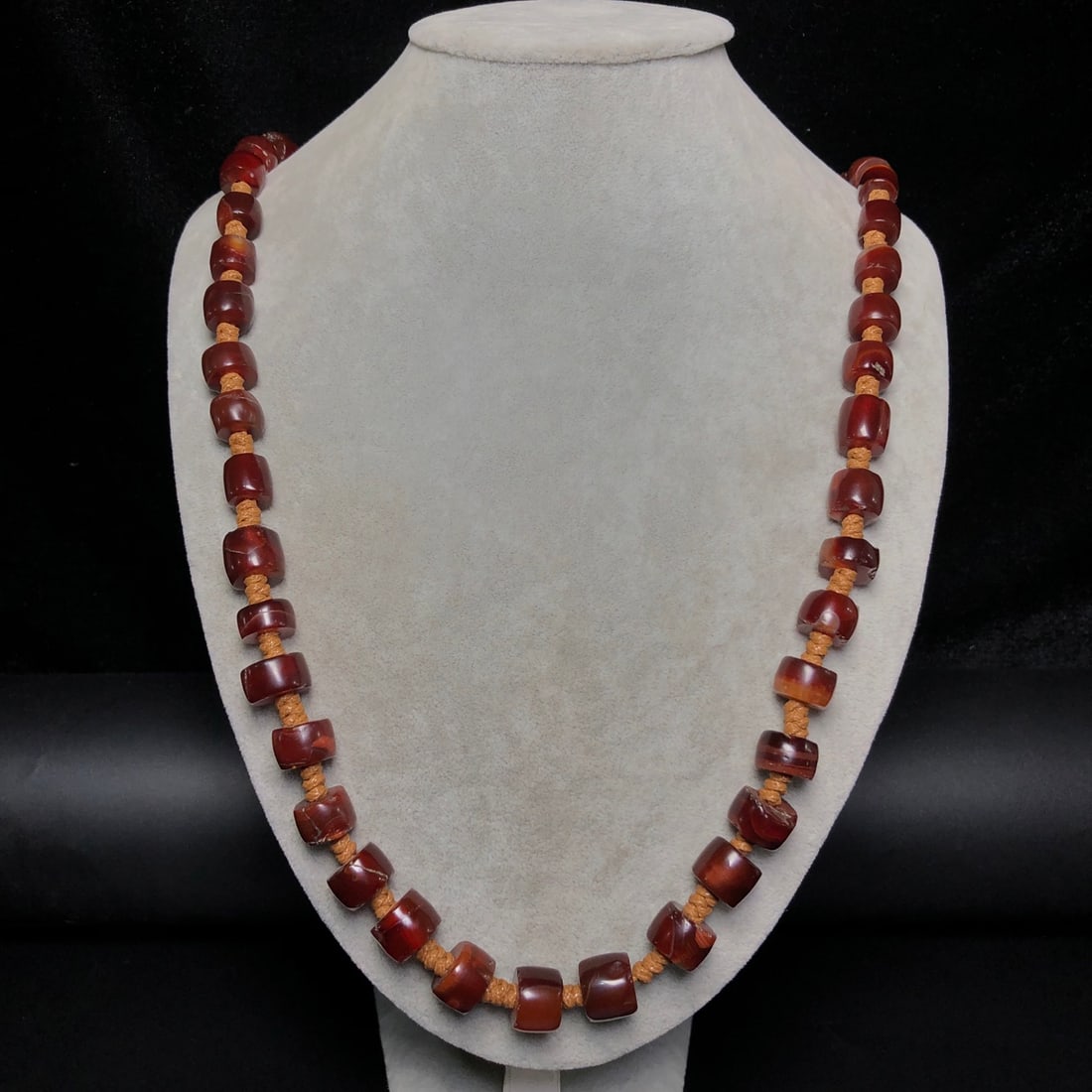 A Precious Agate Necklace - 9