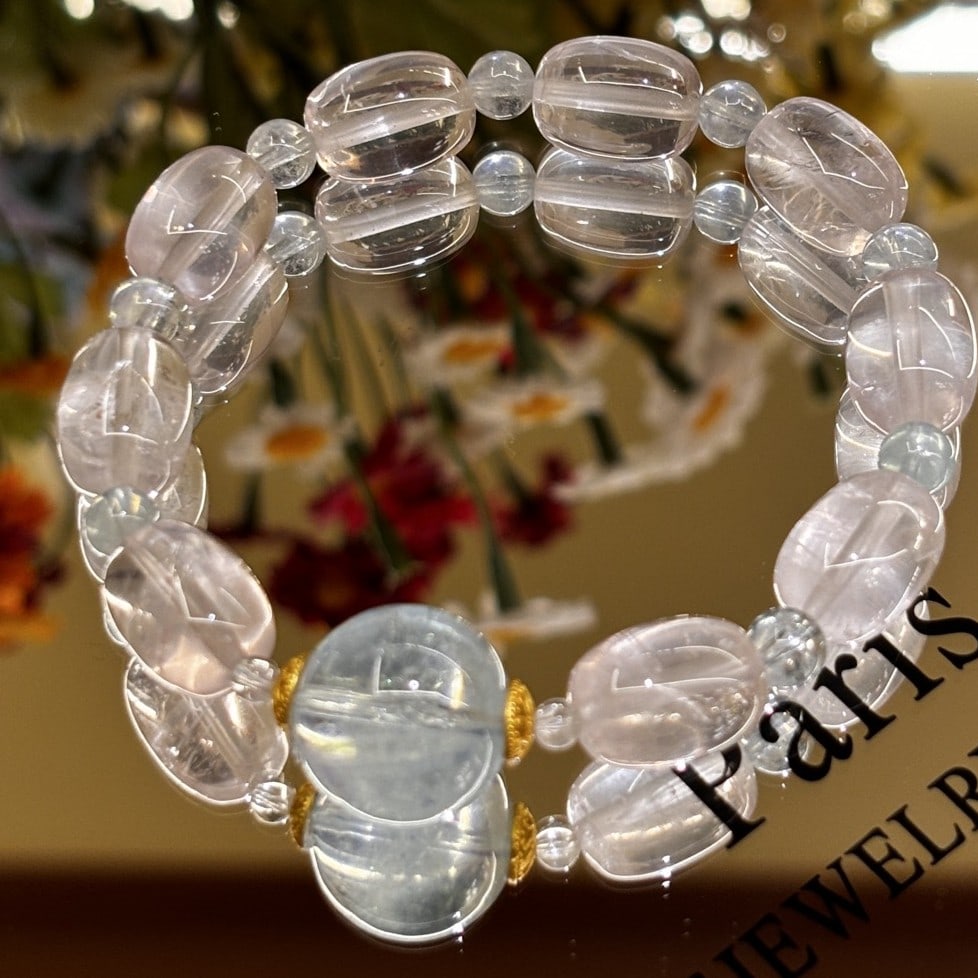 An Exquisite Crystal With Aquamarine Bracelet: An Exquisite Crystal With Aquamarine Bracelet,Size:0.6in 水晶配海蓝宝手串