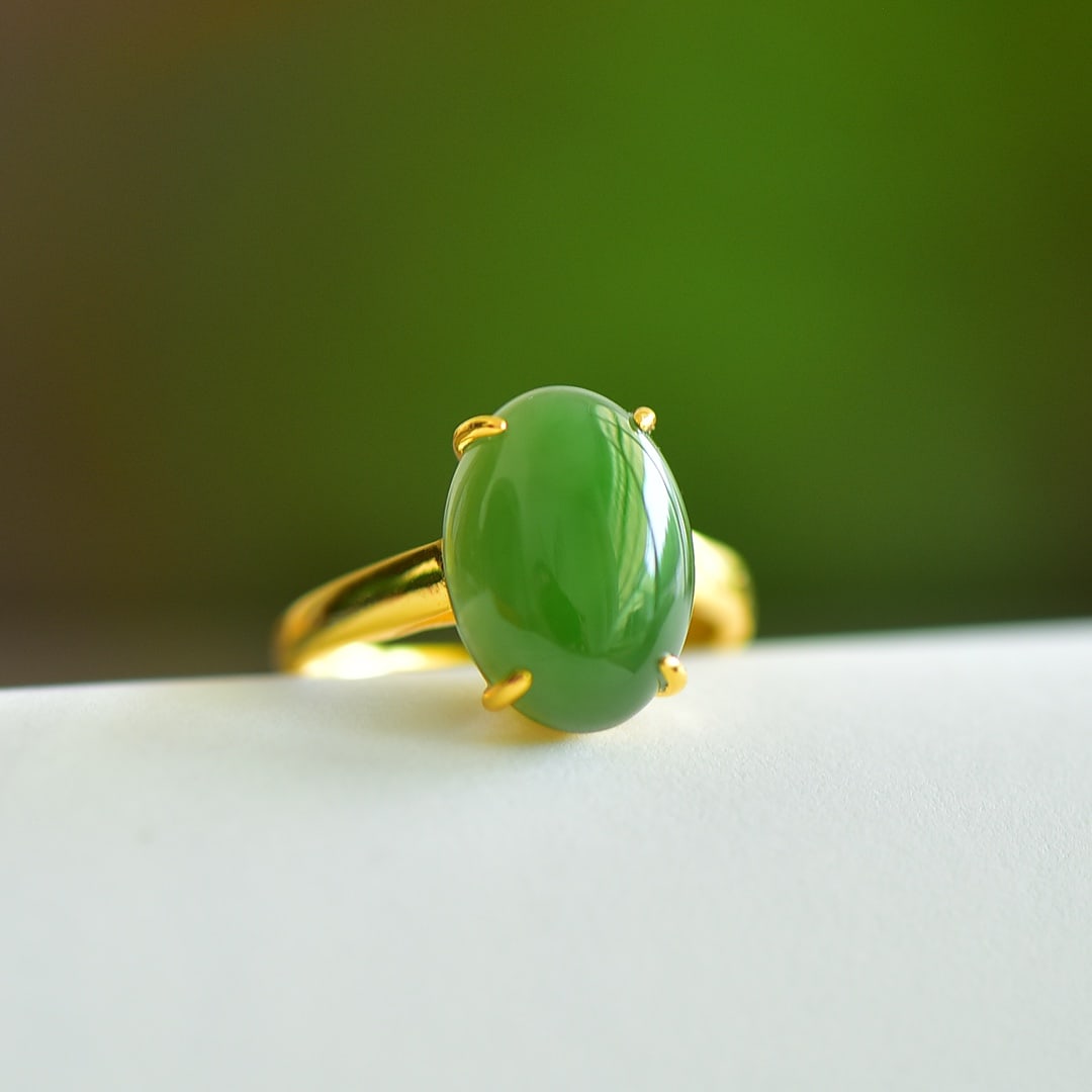 An Exquisite Sterling Silver-Gold Plated Inlaid Jasper Ring: An Exquisite Sterling Silver-Gold Plated Inlaid Jasper Ring 纯银镀金镶碧玉戒指