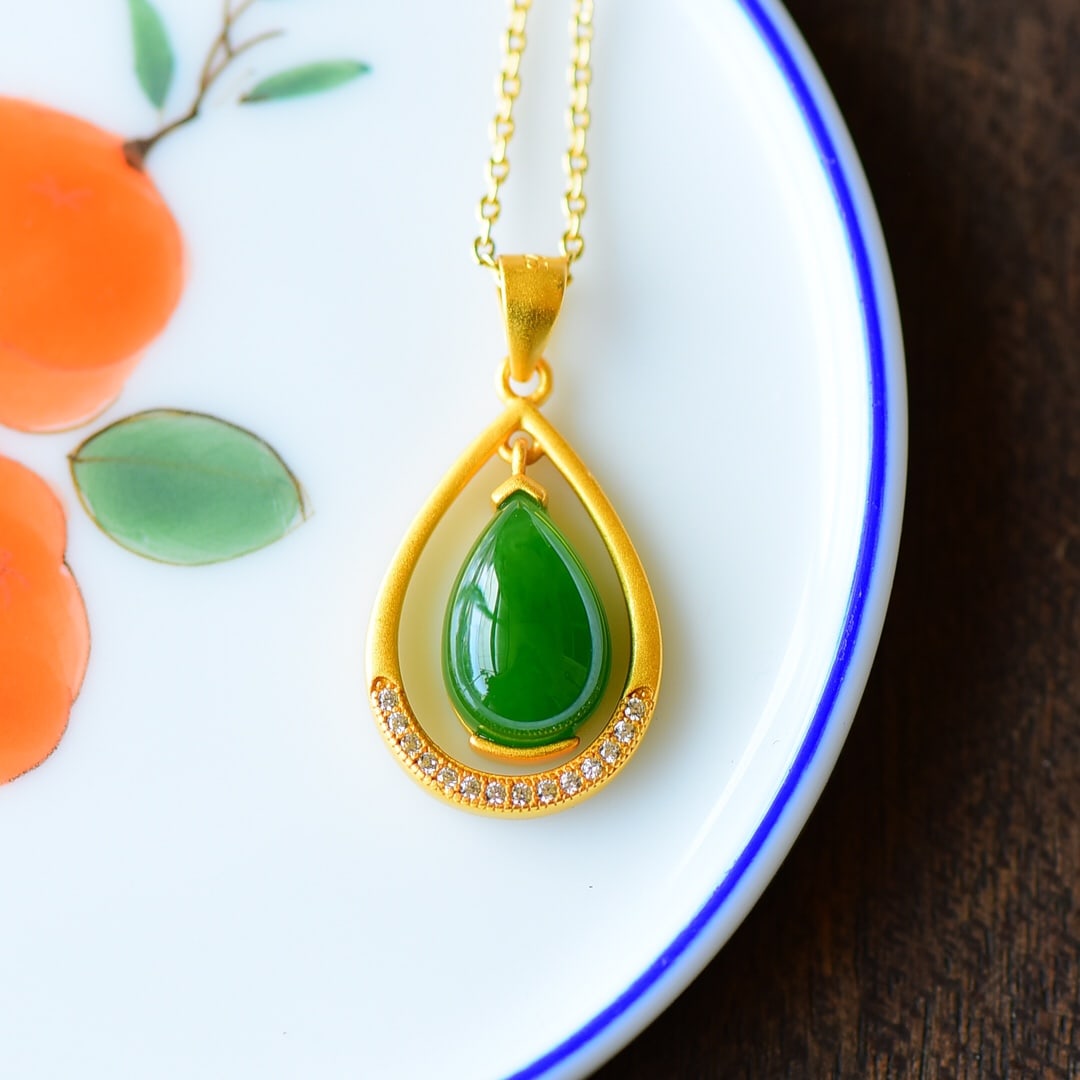 An Exquisite Sterling Silver-Gold Plated Inlaid Jasper Necklace,Inlaid Diamond: An Exquisite Sterling Silver-Gold Plated Inlaid Jasper Necklace,Inlaid Diamond,Size:0.6inx1.1in 纯银镀金镶碧玉项链,嵌钻石