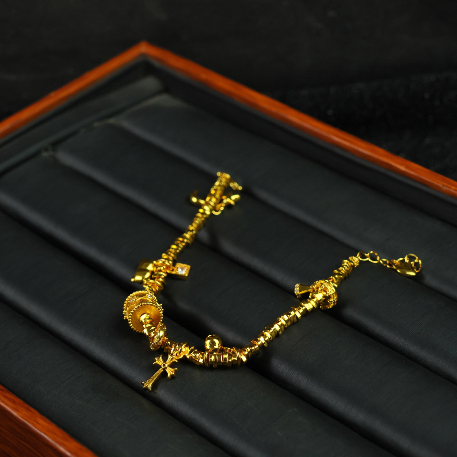 An Exquisite Bracelet - 4