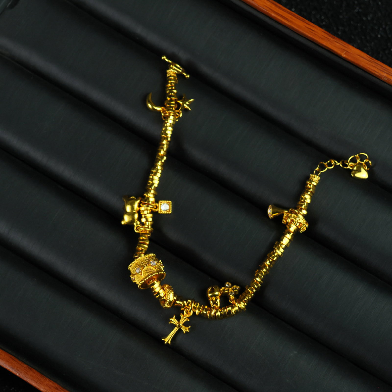 An Exquisite Bracelet - 5