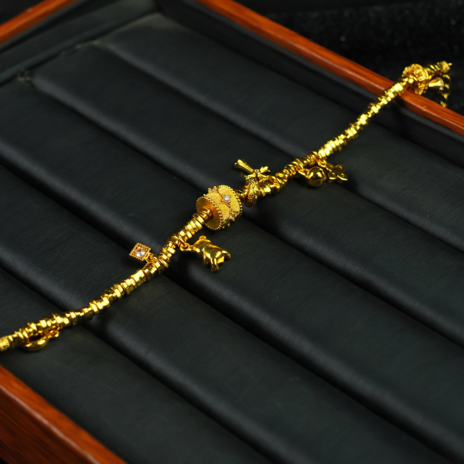 An Exquisite Bracelet - 6