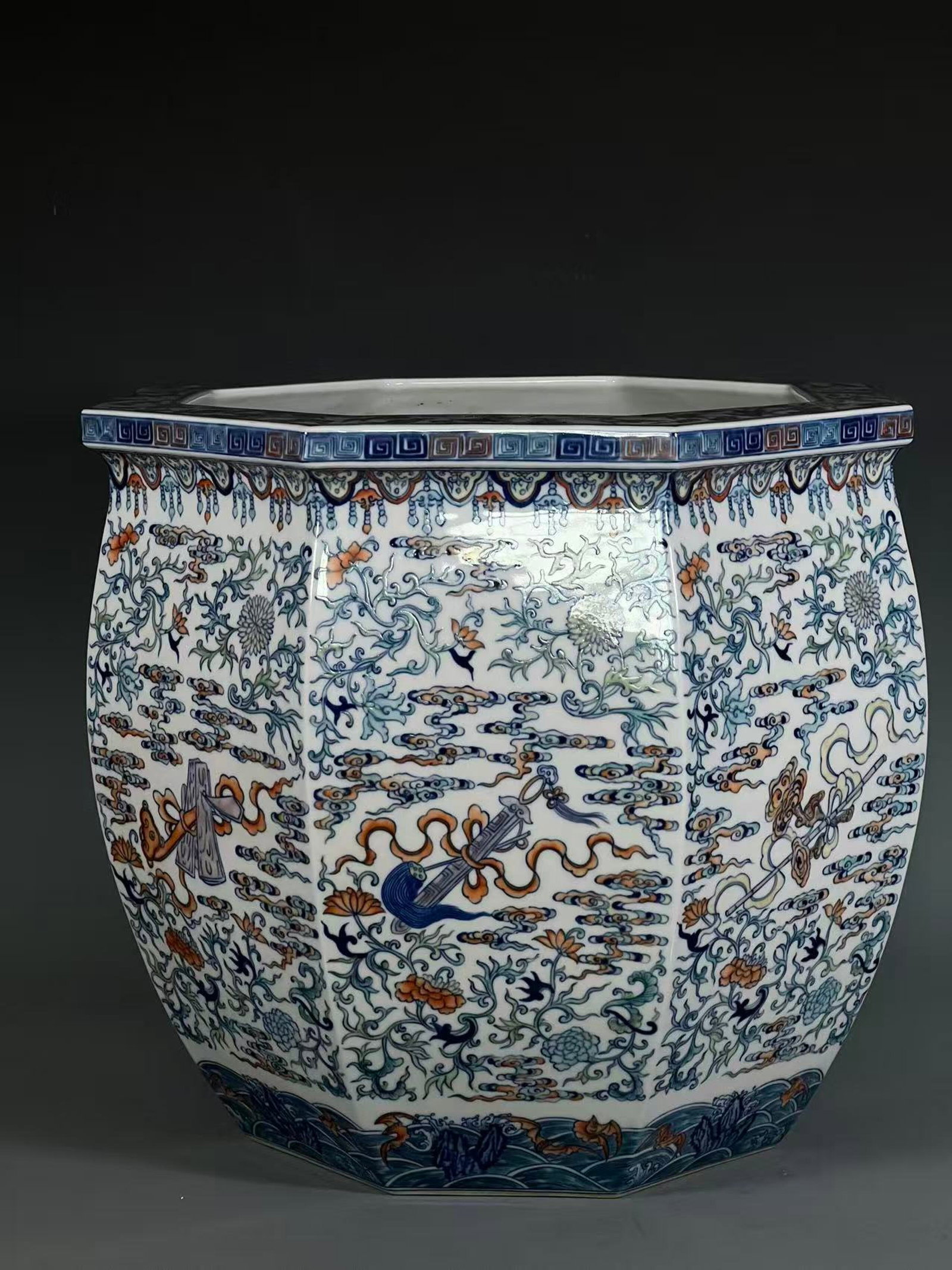 A Rare Doucai Flower Pattern Vase - 2